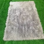 BARELY USED 4BY6 FLUFFY FUR CENTER RUG (006)