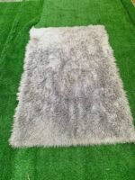 BARELY USED 4BY6 FLUFFY FUR CENTER RUG (006)