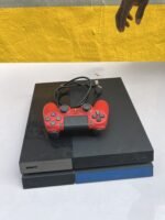BARELY USED SONY PLAYSTATION 4 500GB WITH ONE PAD (CUH-1003A)