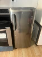 Barely Used 215 LITERS LG Smart Inverter REFRIGERATOR (GL-B221ALLB) - Image 10