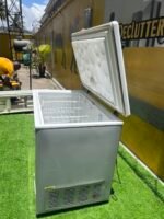 Slightly Rusted 319L 319L Inverter Chest Freezer, up to 50% Energy Saving, Fast Freezing from 5 Sides, 100 Hours Frozen After Power Outage, LED Lighting, Door Lock, External Handle - Image 9