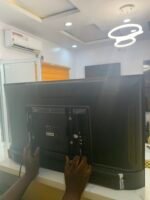 Barely Used 32 Inches MeWe Led HD Miracast Airplay TV | MW FTB3201 - Image 3