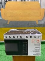 Brand New Magic Chef 0.7 cu. ft. 700-Watt Countertop Microwave (HMM770B2) - Image 6