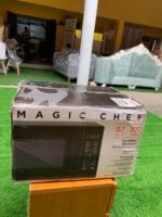 Brand New Magic Chef 0.7 cu. ft. 700-Watt Countertop Microwave (HMM770B2) - Image 4