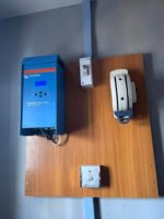 Relatively New VICTRON 3.2KVA, 24V, VICTRON CONTROLLER, 250W POLY * 8, QUANTA BATTERY * 2 (INVERTER WITH BATTERIES AND SOLAR PANEL) - Image 3
