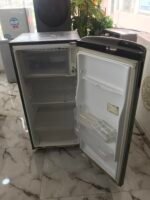slightly rusted samsung Single Door refrigerator - Image 10