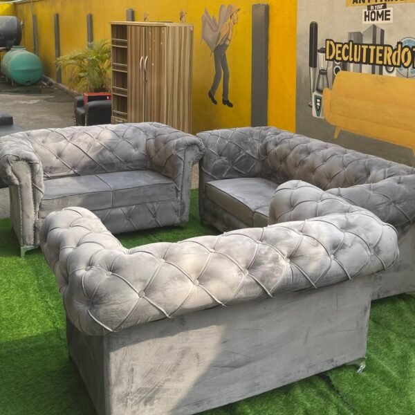 Barely Used Top Quality 7 Seater Chesterfield Sofa Set (3,2,2)