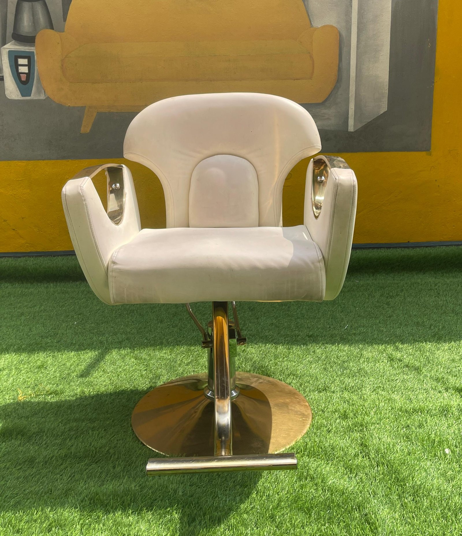 WhatsApp Image 2025-01-27 at 09.14.24 Neatly Used Top Quality Cream Exotic Saloon Chair With Gold Leg - Image 1