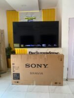 Relatively New 65Inch Sony Bravia 4k SMART TV - KD-65X7000G - Image 4