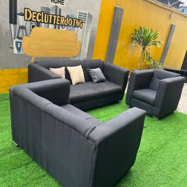 Neatly Used 6 Seater Black Sofa Set With Pillows