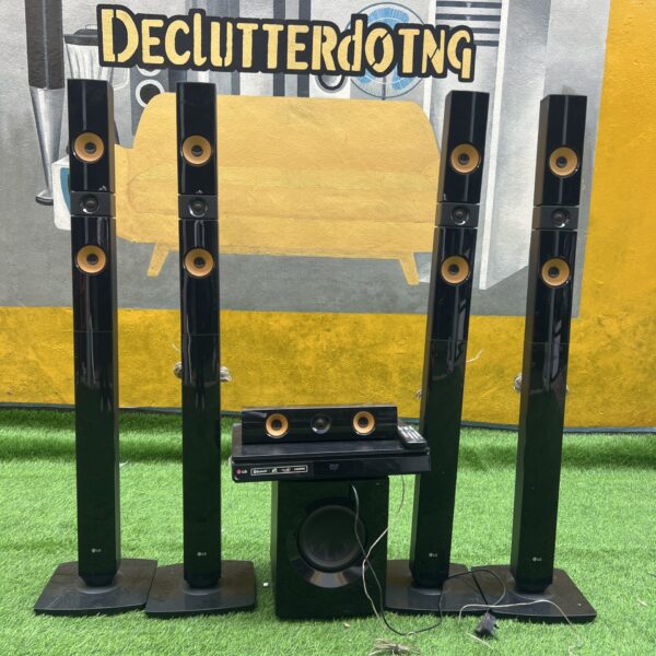 Barely Used LG DH7530T 5.1Ch 1200Watts Bluetooth Blu-ray 3D Home Theater With 4 Standing Speakers and Woofer.