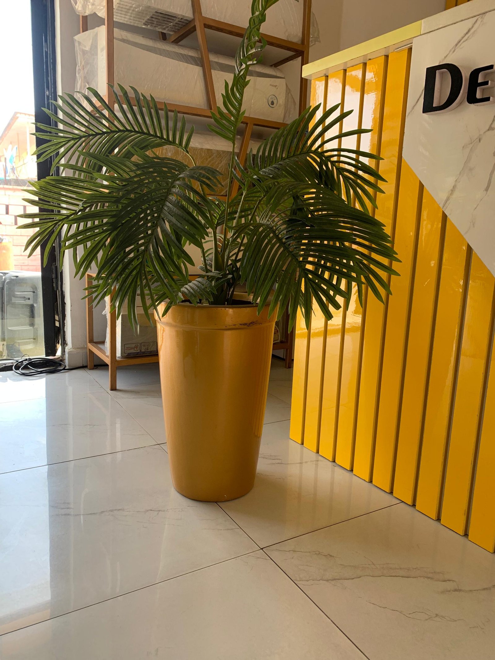 1948e874-3e3b-478d-b0a7-9bfab663c3aa Barely Used Plastic Artificial Flower (gold) - Image 1