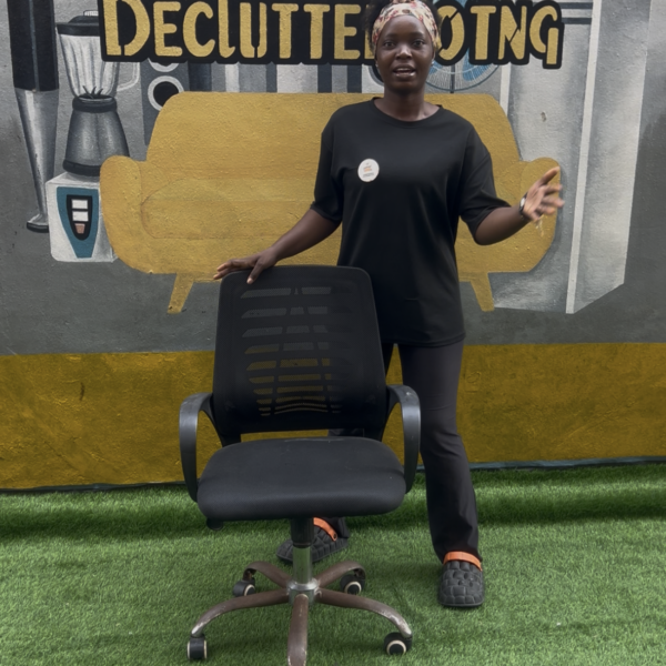 Neatly Used Swivel Office Chair(leg Rusted)
