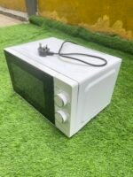 Neatly Used 20L Hisense Microwave 700W (H20MOWS10) - Image 2