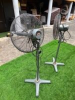 Slightly Rusted 18inch OX Industrial Standing Fan - Image 2