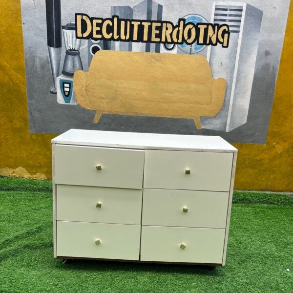 Neatly Used Top Quality White Glossy Wood Chest Drawer With Six Drawer Compartment