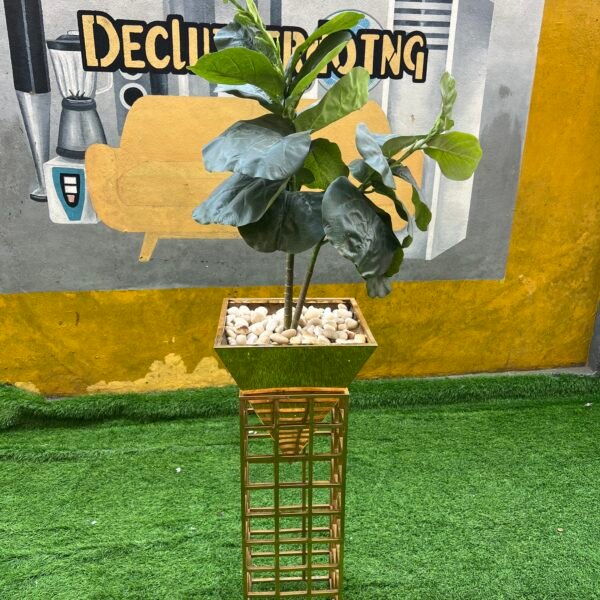 Barely Used Top Quality Gold Plated Artificial Flower Vase
